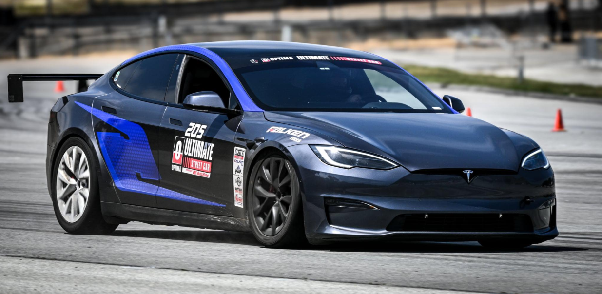 Team Falken Take Multiple Podiums At Laguna Seca